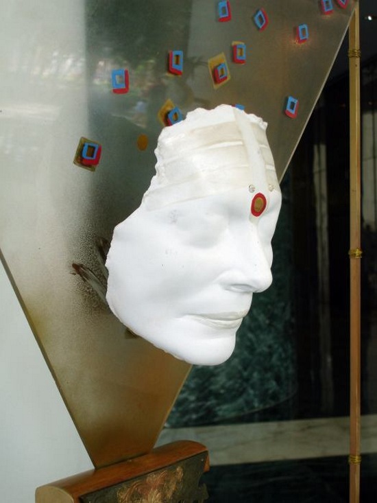 Close of the top side view of the front piece of Inner Strength. Free standing sculpture. One of the main 8 sculptures from the Inner Circle belonging to the installation entitled, A Gathering. Fine Art by Sor�. Image copyright 2013 by Susana Sori